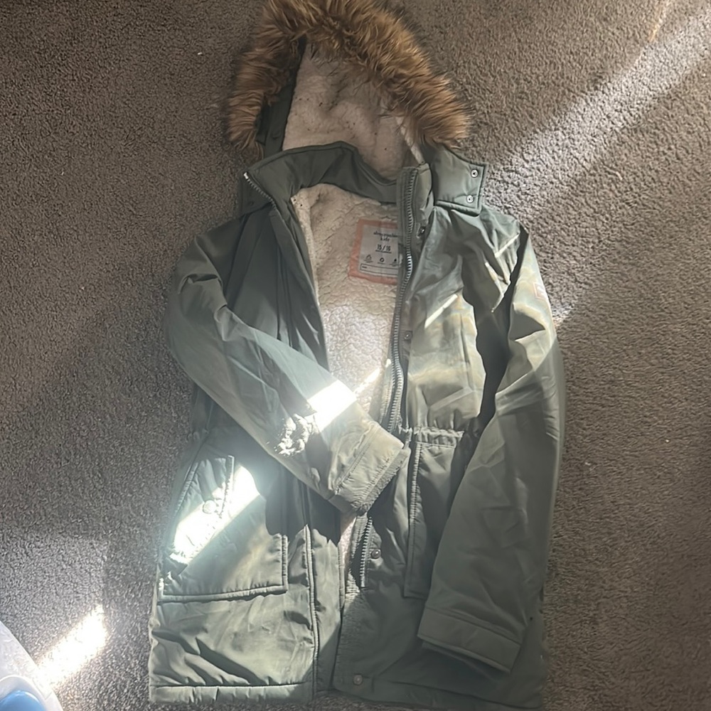 Abercrombie winter jacket in olive green with brown trim w/ Sherpa lining